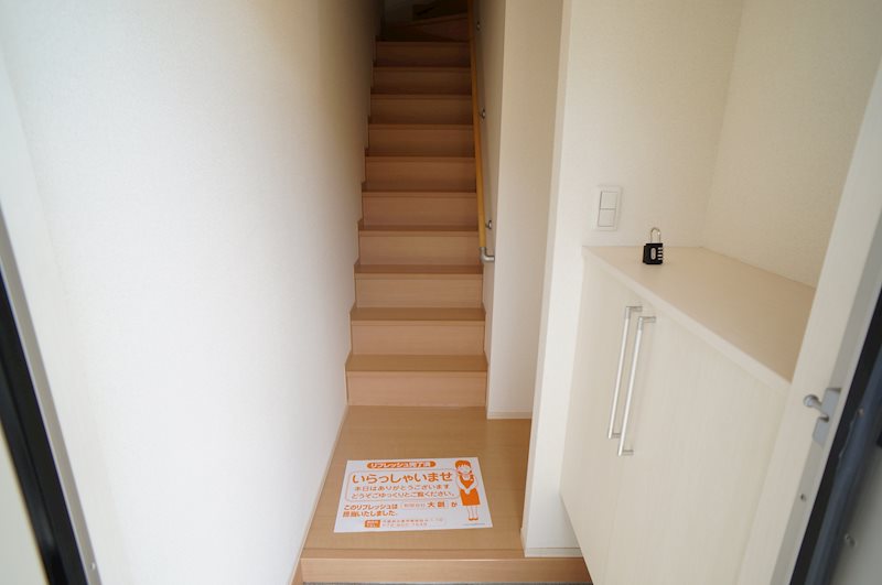 メナス二上 玄関