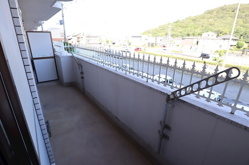 リアライズ八木 ベランダ