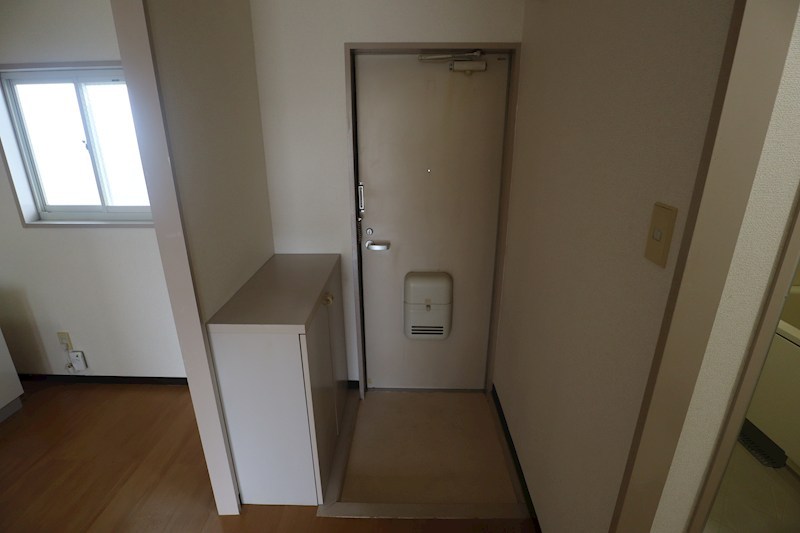 エミール指柳 玄関