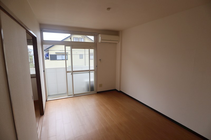 エミール指柳 ベッドルーム