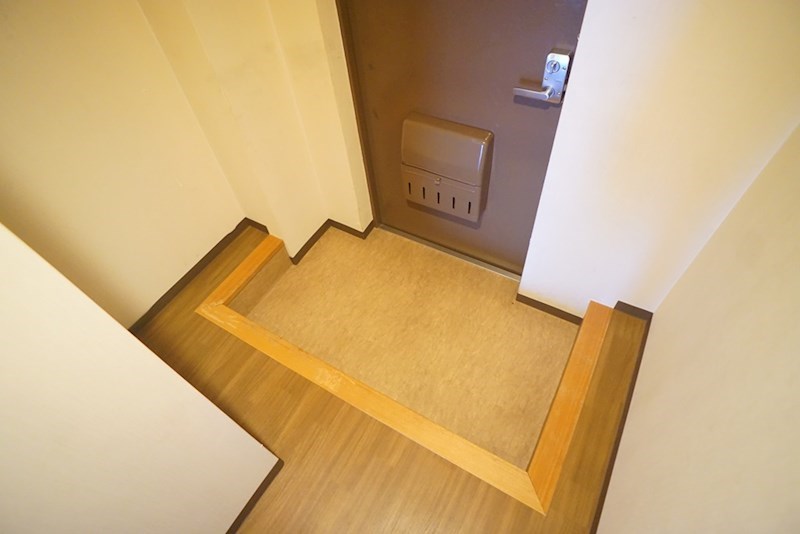 ヤマセンビル 玄関