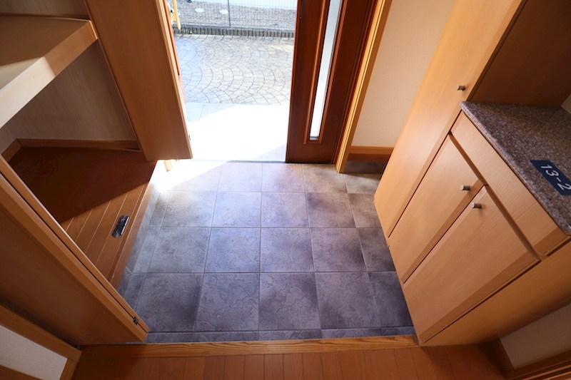 ウエストガーデン　B 玄関