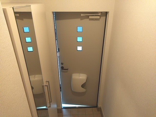 リバーヒル　M. 玄関