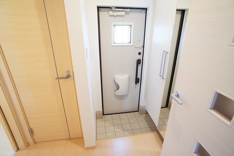 レイ・ミノール 玄関