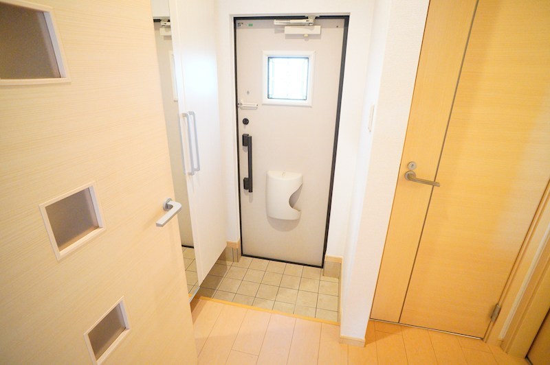 レイ・ミノール 玄関