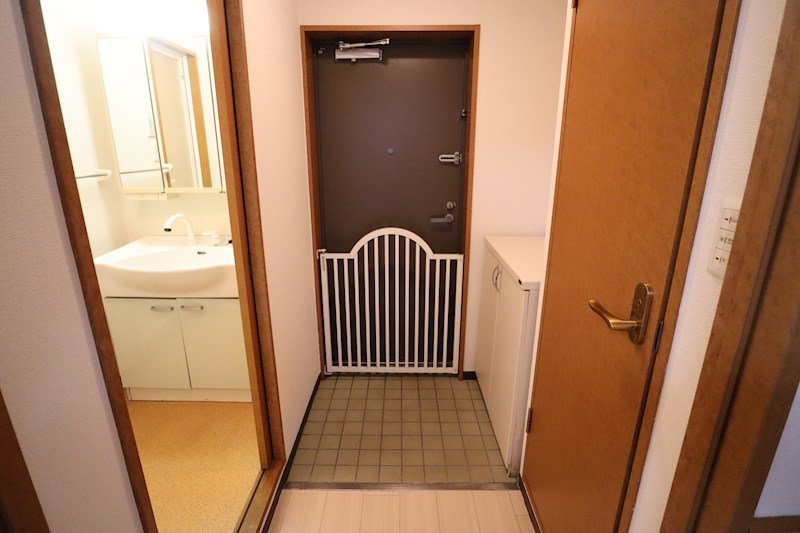 ノーブル参番館 玄関