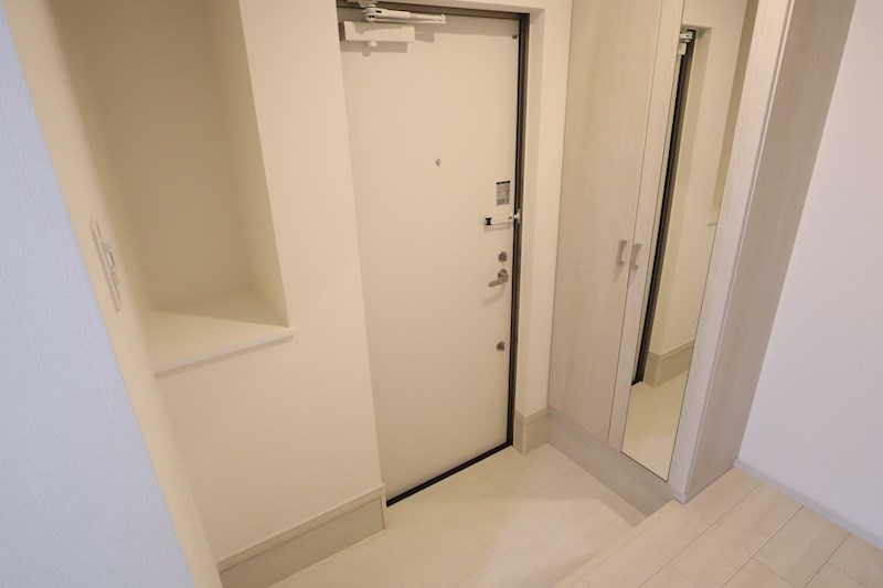 クアトロ・ソレイユ 玄関