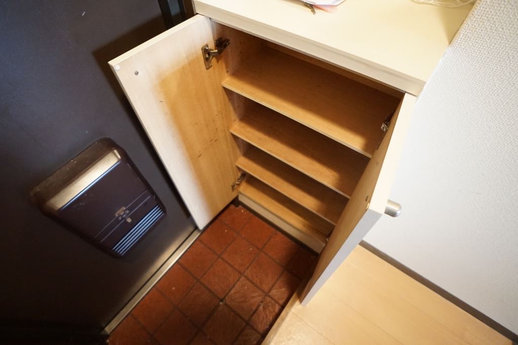 シティパレス西大寺北町Ｐ－１ 玄関