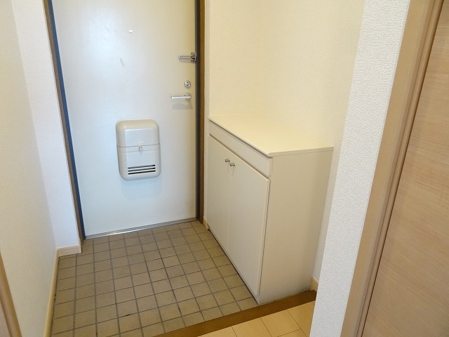 アヴェニール千代 玄関