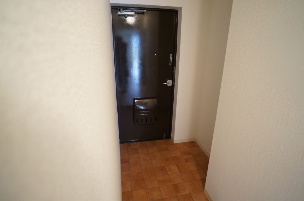 清川五番館 玄関