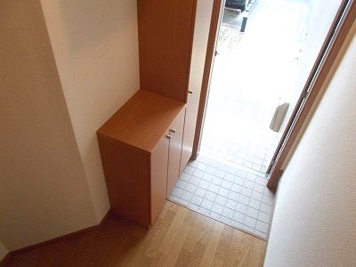 ディアコート２番館 玄関