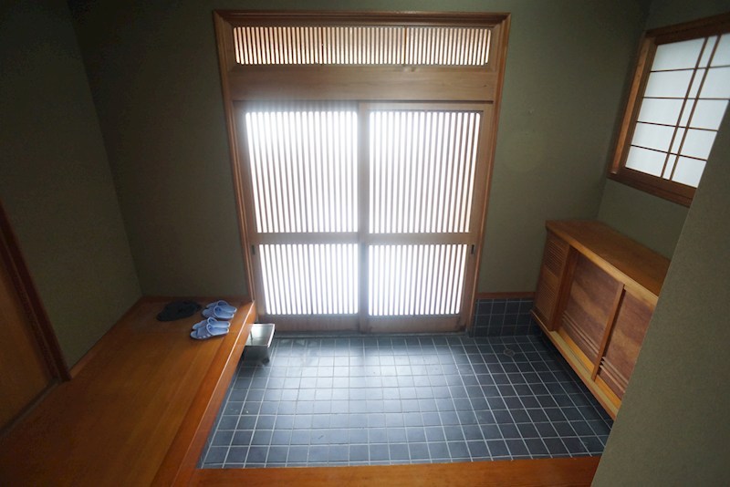 西ノ京町戸建 玄関