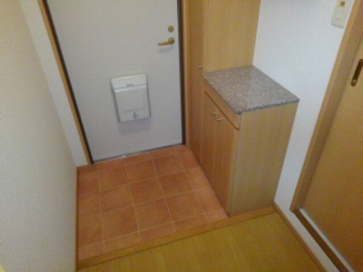 アンソレイエ　（前裁町） 玄関