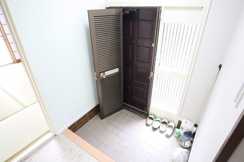 生駒市西松ヶ丘戸建 玄関