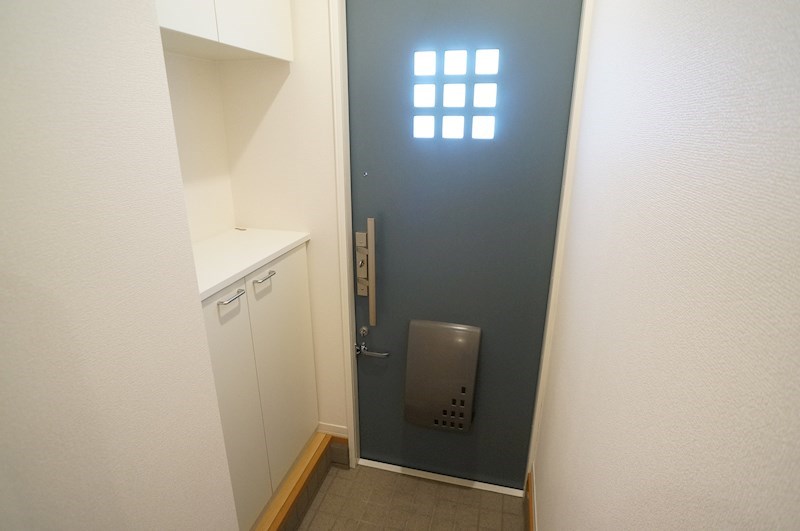 ラフィーネ三室参番館 玄関