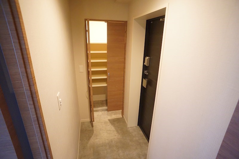 DeKalb（デカルブ） 玄関