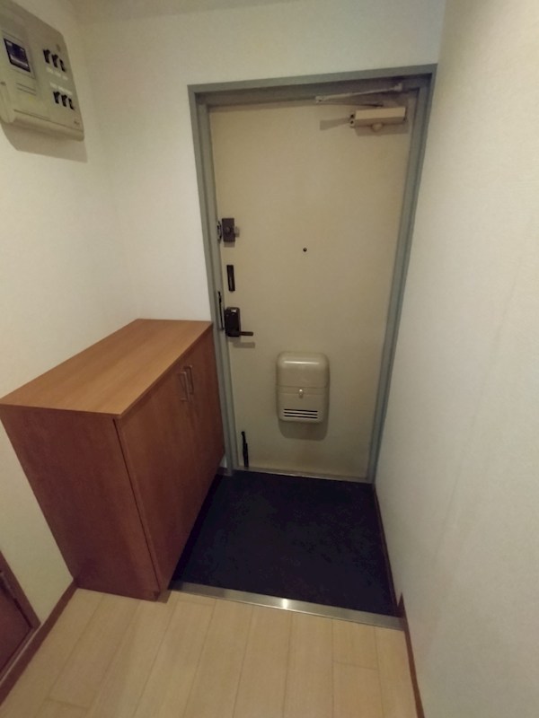 プルミエール新大宮 玄関