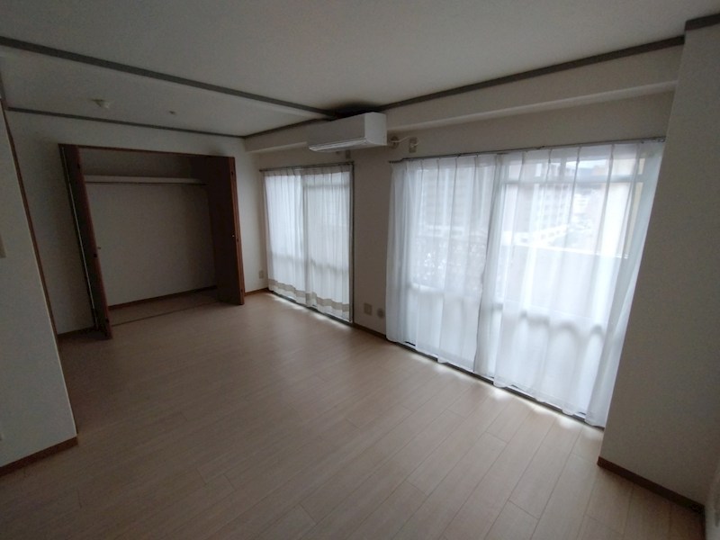 プルミエール新大宮 リビング