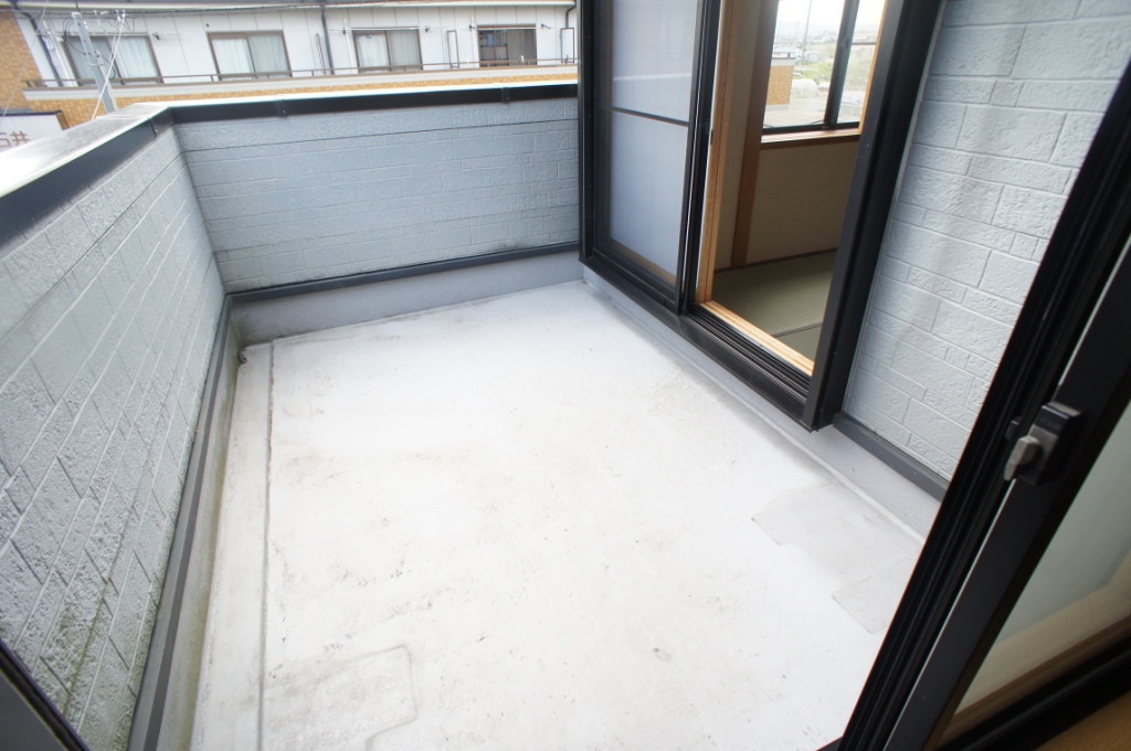 村田一戸建借家 ベランダ