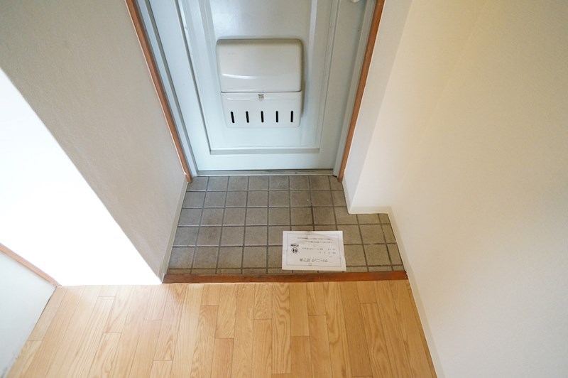 明和マンション 玄関