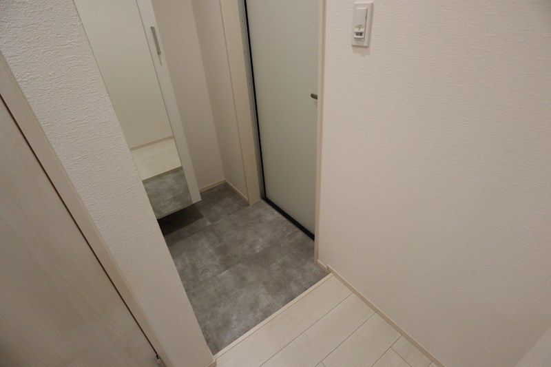 est東岡町Ⅰ（エストヒガシオカチョウ） 玄関
