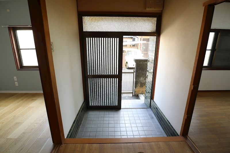 橿原市今井町4丁目戸建 玄関