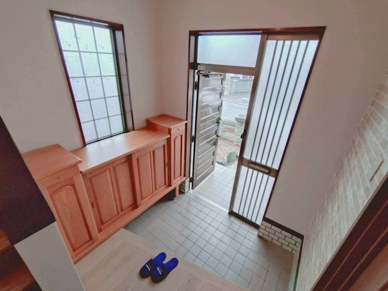 上牧町松里園戸建 玄関