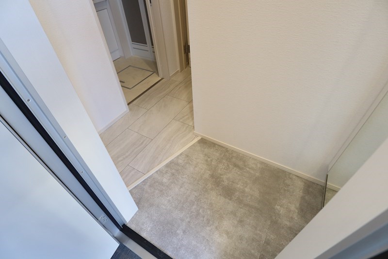 est東岡町Ⅰ（エストヒガシオカチョウ） 玄関