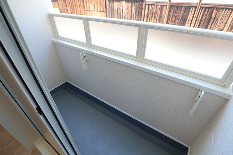 est東岡町Ⅰ（エストヒガシオカチョウ） ベランダ