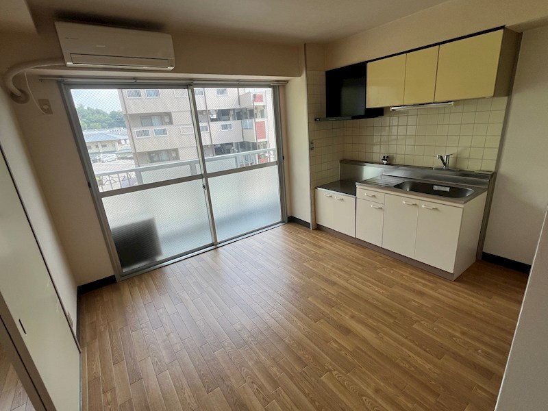 ハイライフ東生駒 リビング