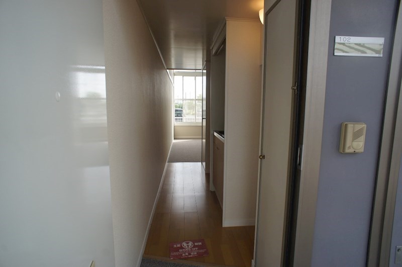 レオパレストミタⅡ 玄関