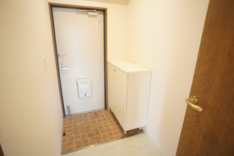 メゾンパレス新大宮 玄関