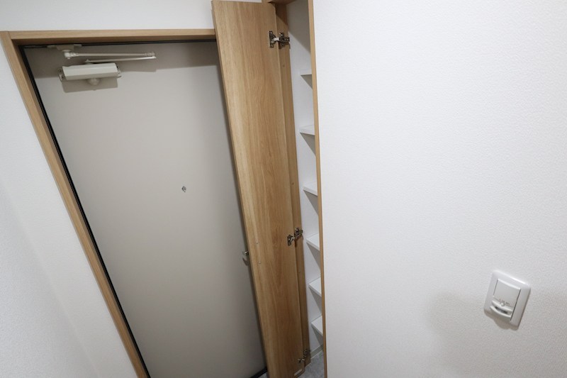 クレアール東岡町 玄関