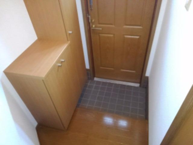 シャトーローリエＣ 玄関