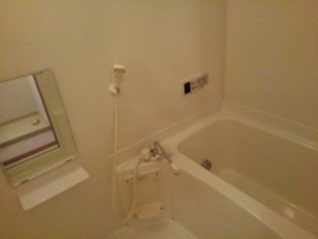 シャトーローリエＣ 風呂画像