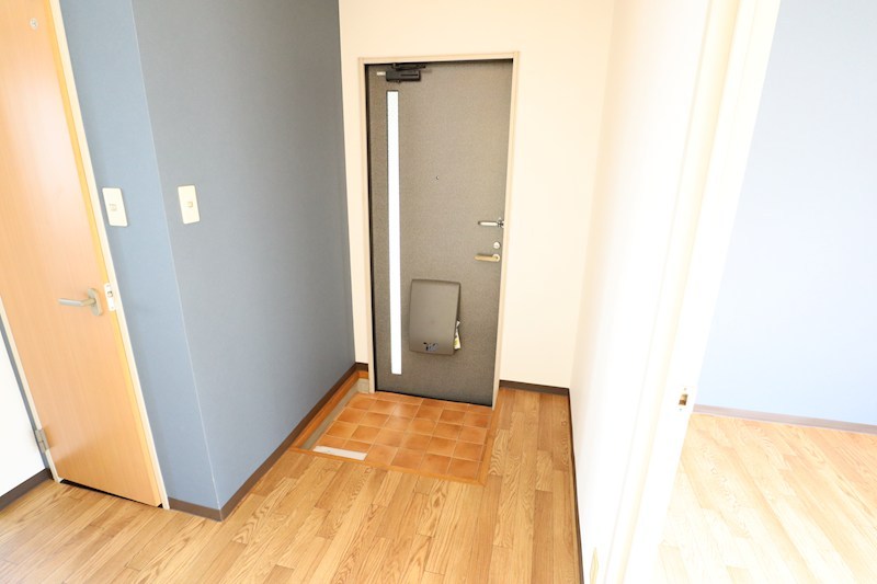 プリメールＢ 玄関