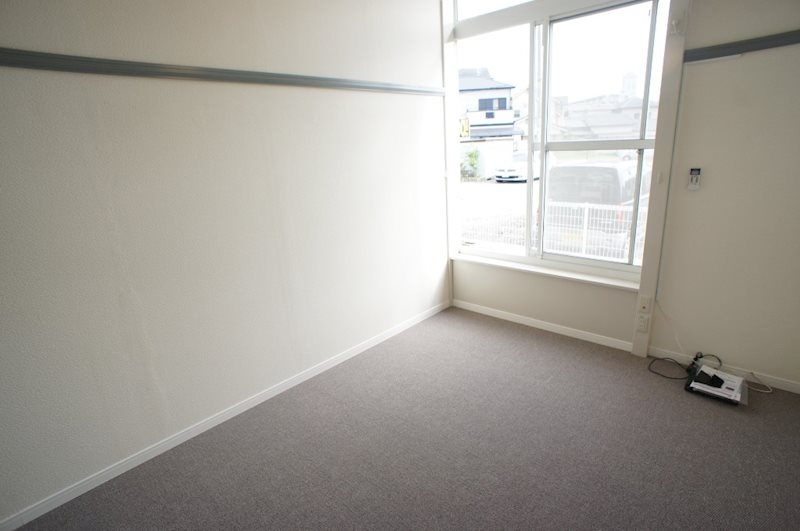 レオパレストミタⅡ リビング