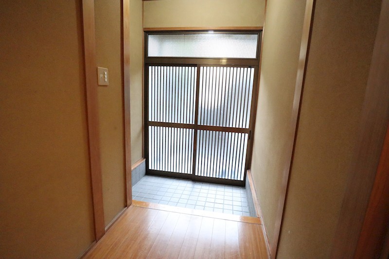 小泉町東3丁目戸建 玄関