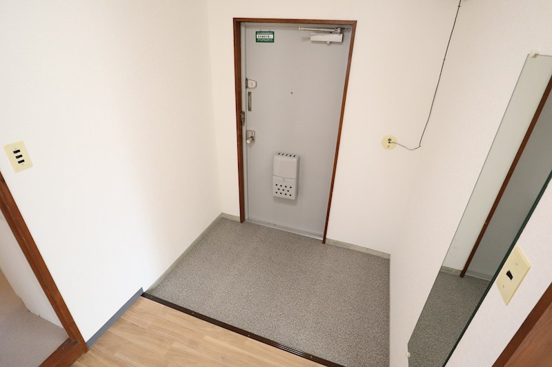 近鉄東生駒ガーデンハイツ　M棟 玄関