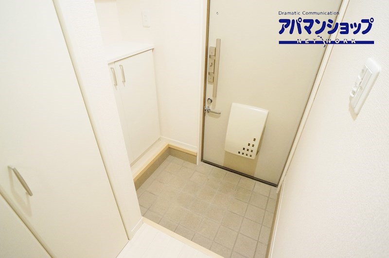 アルティ逢坂Ｂ 玄関