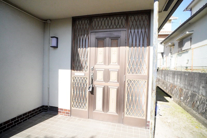 生駒郡平群町緑ヶ丘4丁目戸建 玄関
