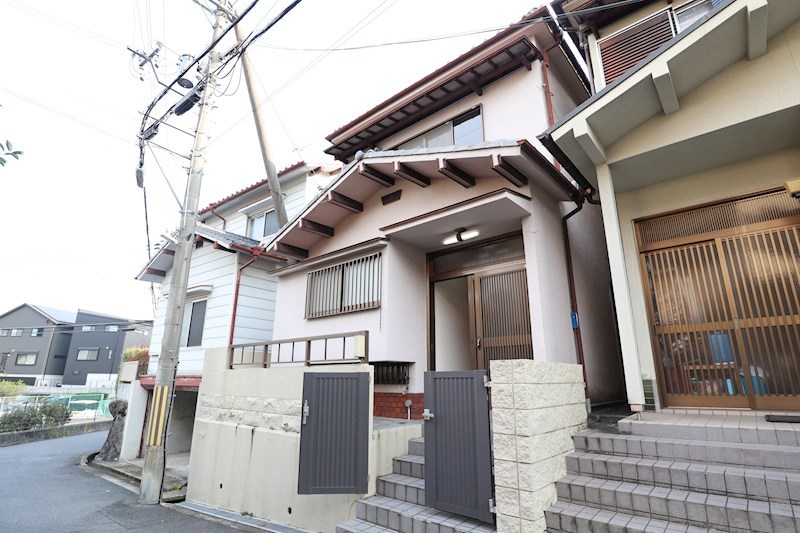 生駒市桜ケ丘　貸家 外観