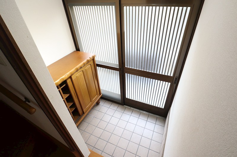 生駒市桜ケ丘　貸家 玄関