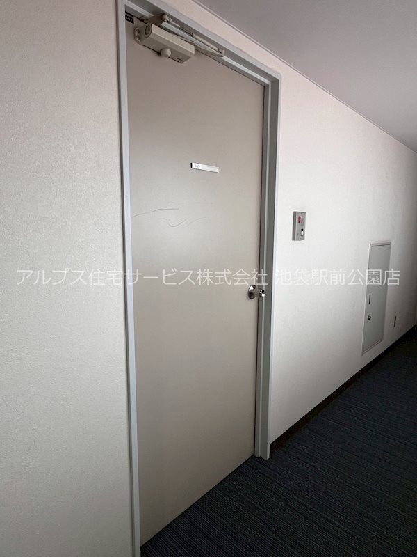 フロム・ワン恩田ビル 玄関