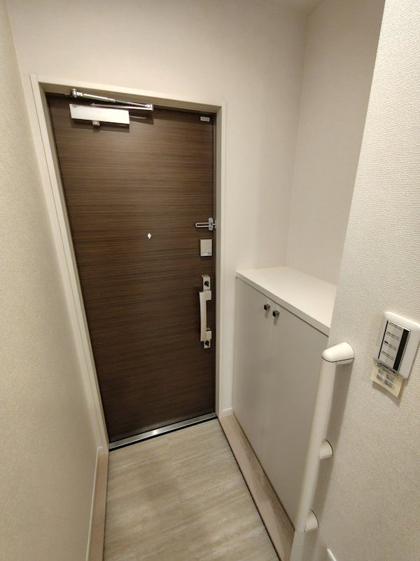 ファミールK 玄関