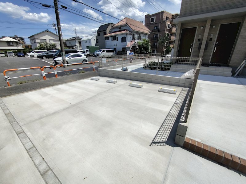 ファミールK 駐車場