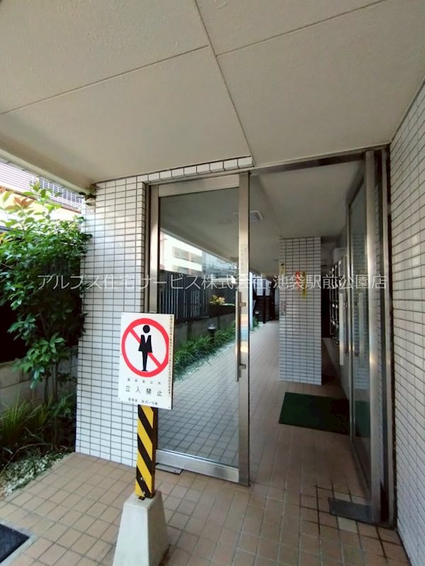 カーサ栄 エントランス