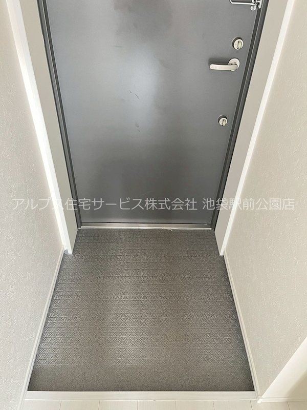 早稲田鶴巻町IMAハウス 玄関