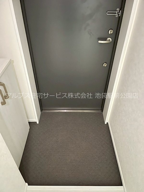 早稲田鶴巻町IMAハウス 玄関