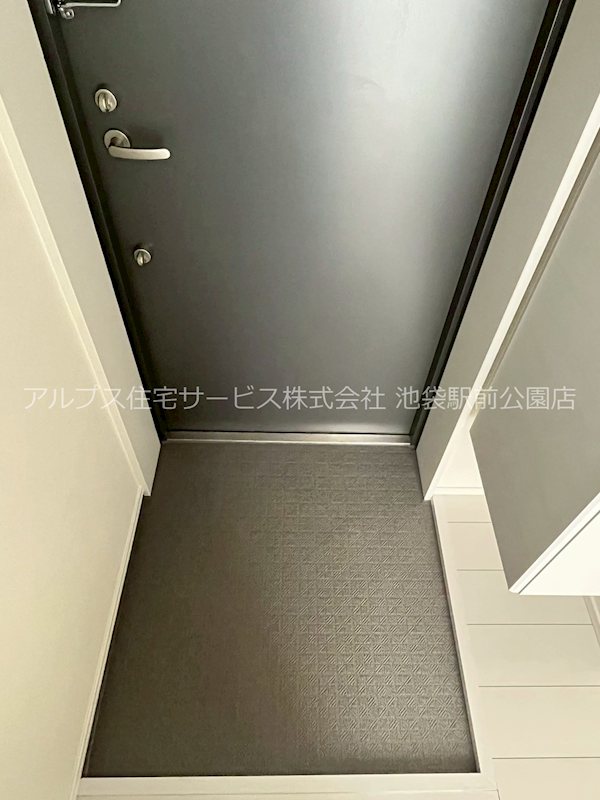 早稲田鶴巻町IMAハウス 玄関